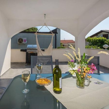 Family Patio Vir公寓 外观 照片